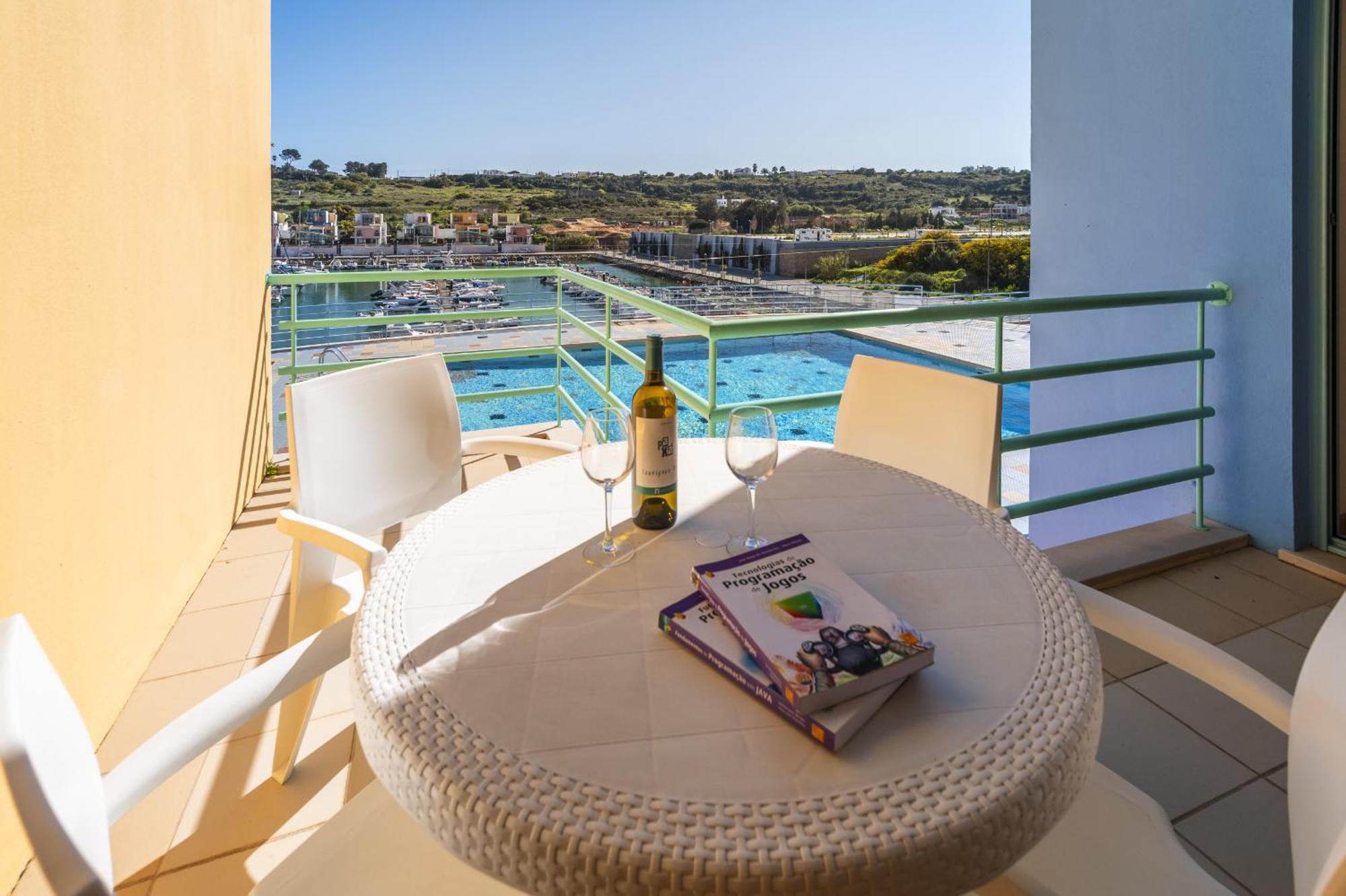 Marina Breeze Apartment With Pool - 900M From The Beach Албуфейра Экстерьер фото