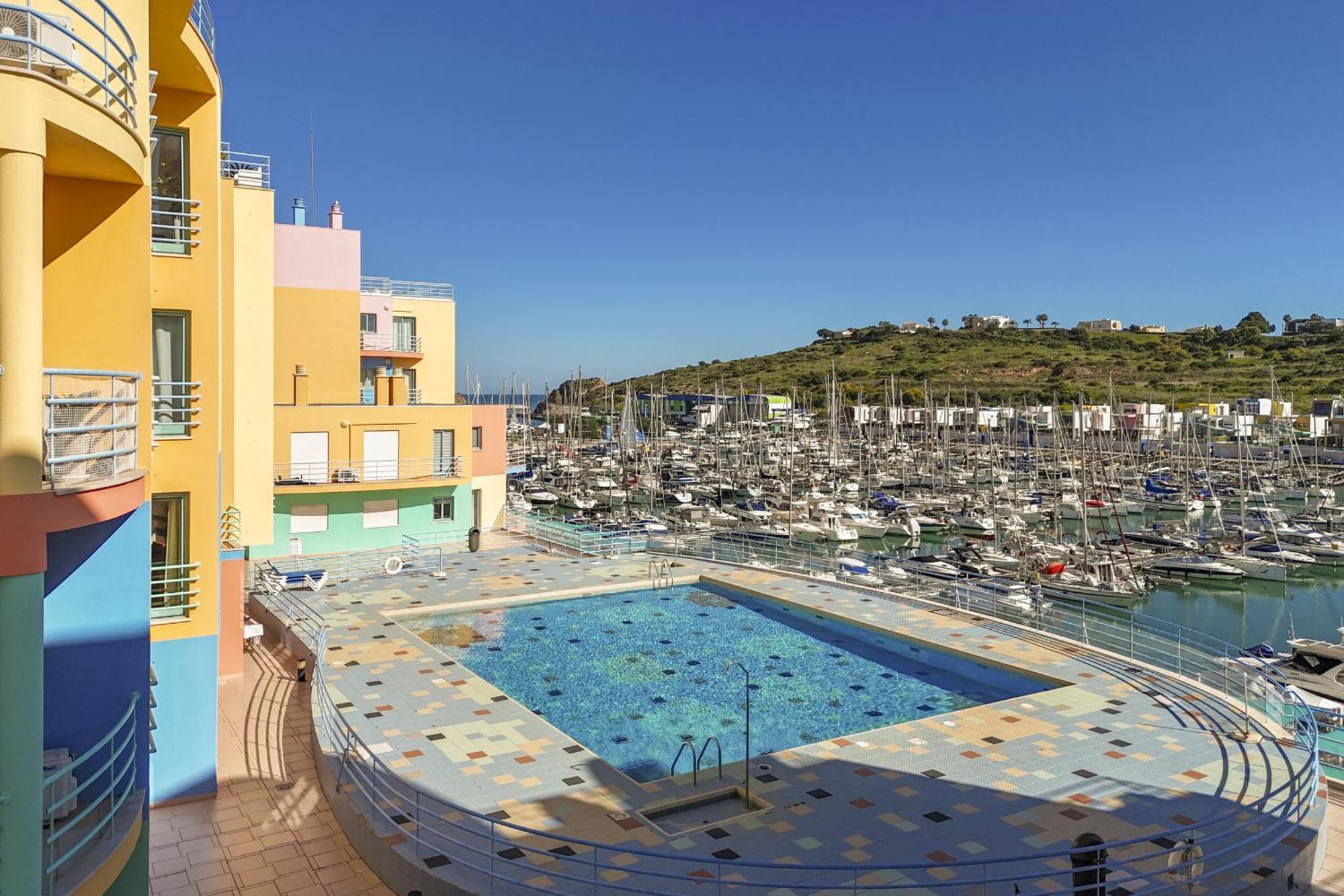 Marina Breeze Apartment With Pool - 900M From The Beach Албуфейра Экстерьер фото