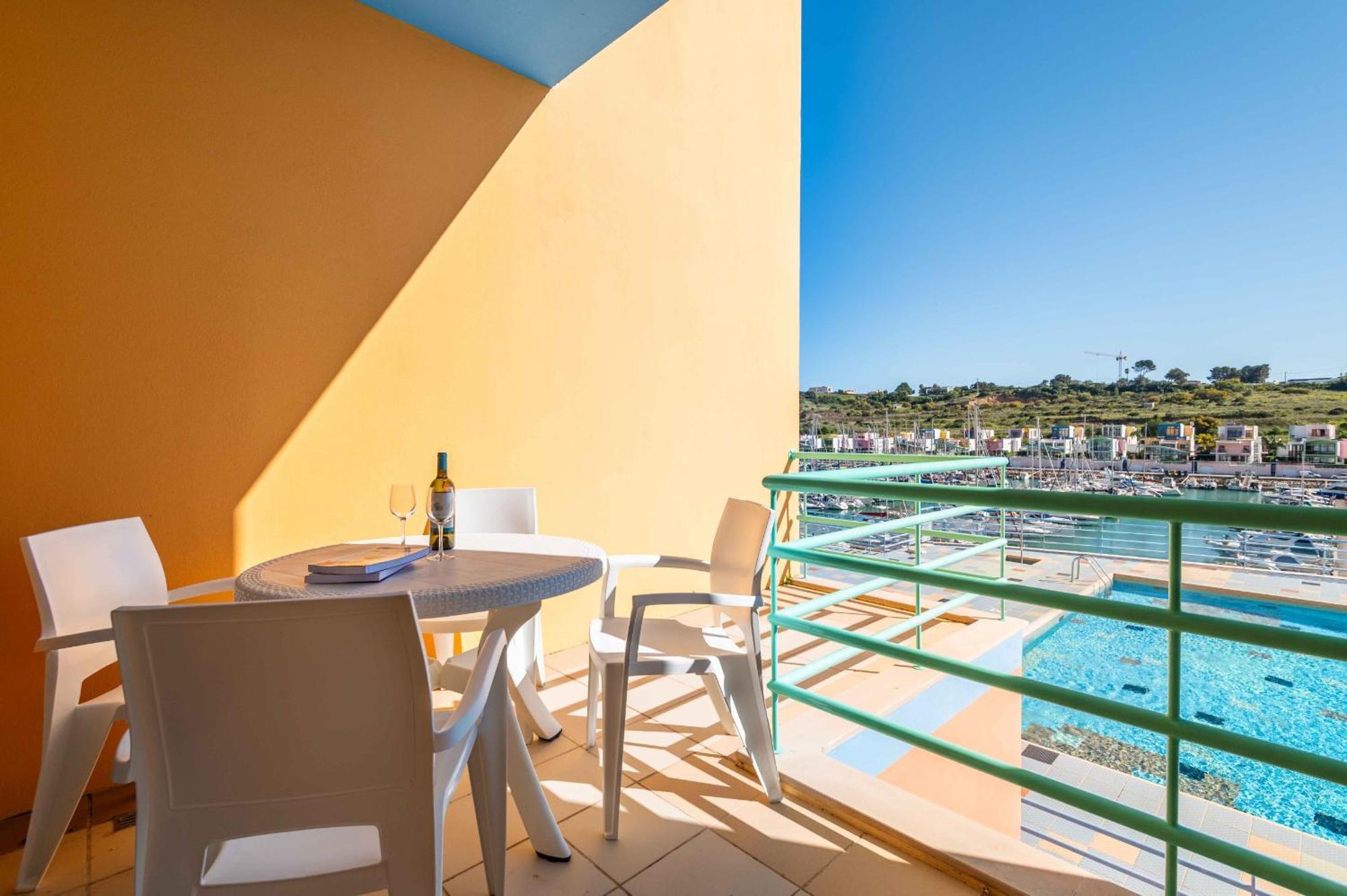 Marina Breeze Apartment With Pool - 900M From The Beach Албуфейра Экстерьер фото